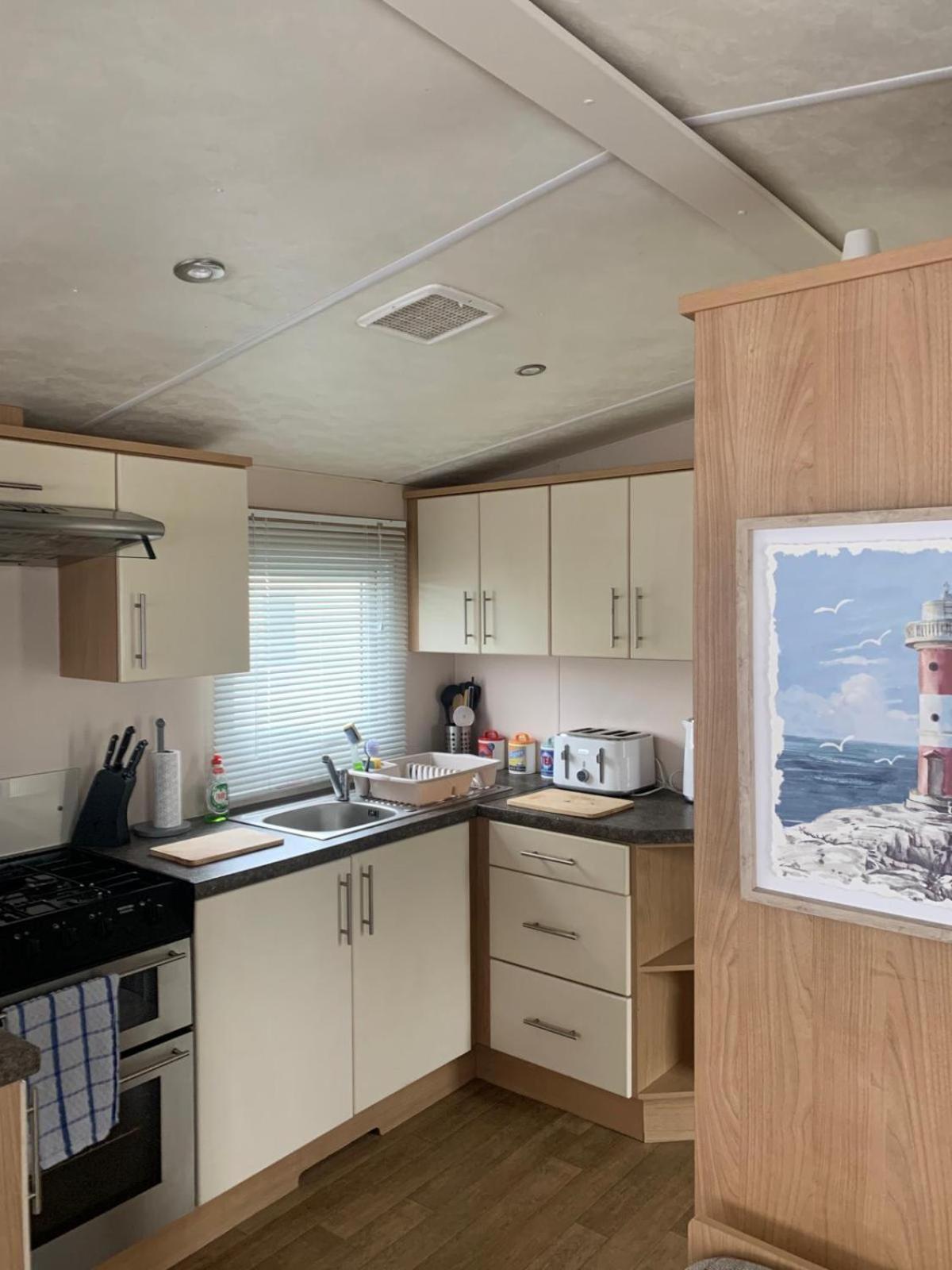 Phoenix Caravan Hire, Trecco Bay Porthcawl Extérieur photo